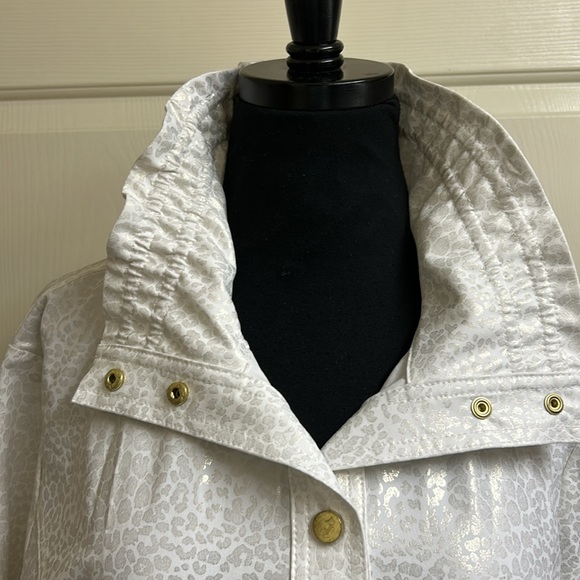 Zenergy by Chico’s Size 3 White and Silver Gray jacket with pockets - Picture 3 of 13